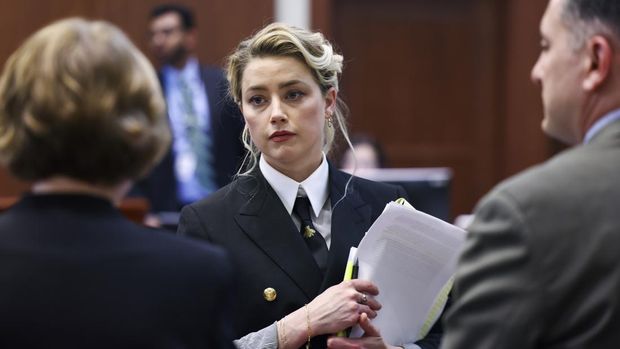 Clinical and forensic psychologist Dr. Shannon Curry, testifies in the courtroom at the Fairfax County Circuit Court in Fairfax, Va., Tuesday, April 26, 2022. Actor Johnny Depp sued his ex-wife actress Amber Heard for libel in Fairfax County Circuit Court after she wrote an op-ed piece in The Washington Post in 2018 referring to herself as a 