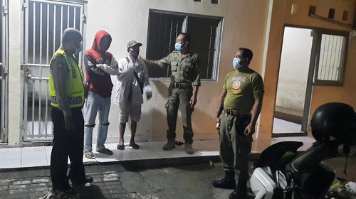 Gepeng sugih diamankan polisi di simpang empat Jalan Mahendradatta Denpasar.