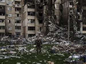 Berlindung dari Serangan Rusia, Warga Ukraina Sembunyi di Toko Peti Mati