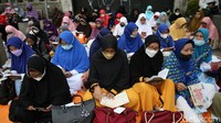 Acara ini digelar di trotoar Jalan Ahmad Yani di depan Islamic Center, Kota Bekasi, Jawa Barat, Rabu (27/4/2022).