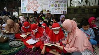 Tidak hanya orang dewasa, acara ini juga diikuti oleh anak-anak.
