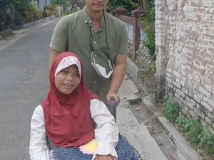 Rina yang Lumpuh Layuh Butuh Motor Khusus dan Modal Usaha, Kamu Bisa Bantu