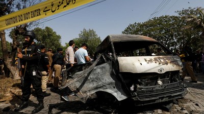 Sisa-sisa Bom Bunuh Diri yang Tewaskan 4 Orang di Pakistan