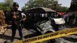 Sisa-sisa Bom Bunuh Diri yang Tewaskan 4 Orang di Pakistan