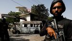 Sisa-sisa Bom Bunuh Diri yang Tewaskan 4 Orang di Pakistan