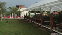 Suasana itu bisa didapatkan traveler di Critical 11. Lifestyle centre yang berada di kawasan Lanud Husein Sastranegara, Cicendo, Kota Bandung ini pada bulan Ramadan juga menjadi lokasi favorit untuk ngabuburit.