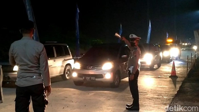 Suasana di kawasan Rest Area KM 338, Kabupaten Pekalongan, Jawa Tengah, Rabu (27/4/2022) pukul 22.00 WIB.