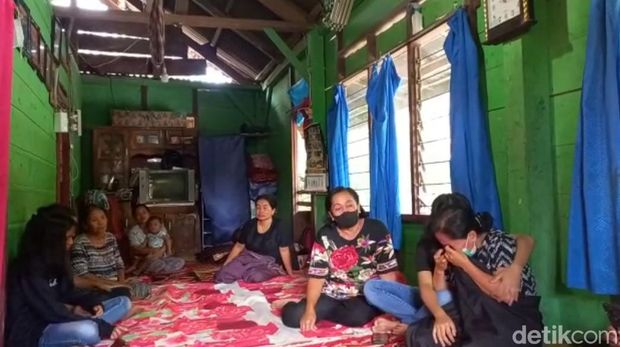 Suasana di rumah duka Samsul Sattu, pria Tana Toraja yang ditembak mati KKB di Ilaga, Puncak, Papua (detikSulsel/Adi)