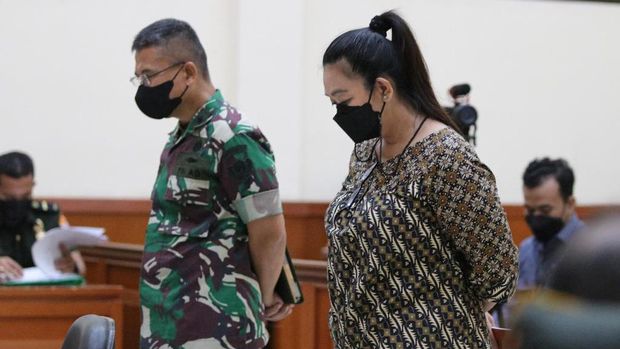Terdakwa Brigjen TNI Yus Adi Kamrullah dan Ni Putu Purnamasari Terdakwa Brigjen TNI Yus Adi Kamrullah dan Ni Putu Purnamasari