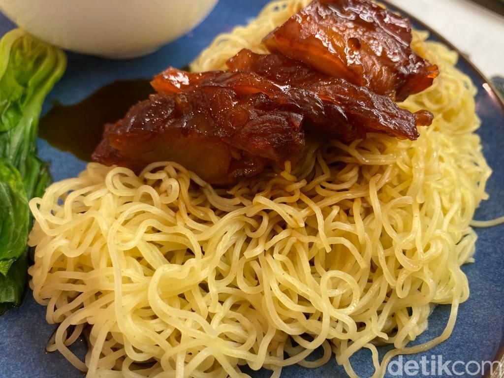 Three Uncles : Cha Siu Noodle dan General Wong's Chicken Halal ala Hong Kong