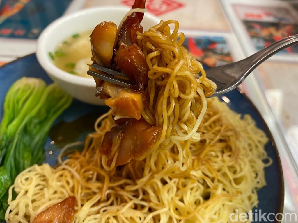 Three Uncles : Cha Siu Noodle dan General Wong's Chicken Halal ala Hong Kong