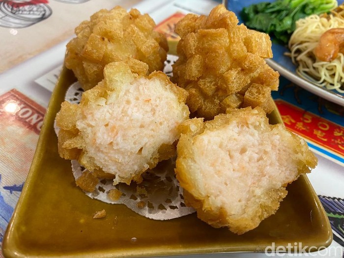 Three Uncles : Cha Siu Noodle dan General Wong’s Chicken Halal ala Hong Kong