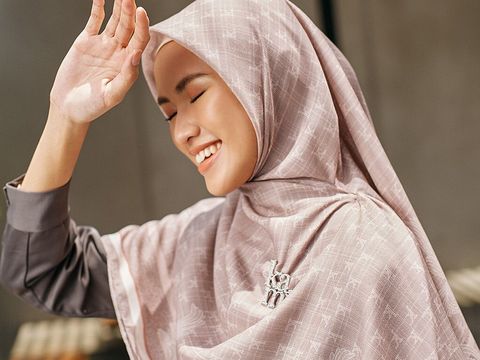 Tips tampil stylish dan simpel saat Hari Raya.