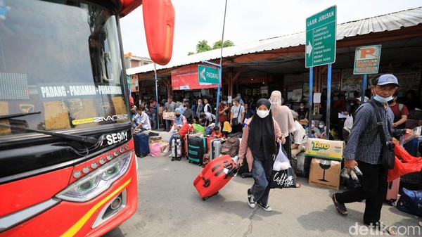 Warga Jakarta Siap Pulang Kampung Lewat Terminal Kalideres