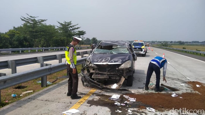 Yaris Serondol Innova di Tol Nganjuk