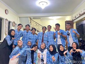 Viral Mahasiswa Bukber Dresscodenya Bikin Salfok, Pakai Seragam Batik SMA