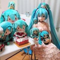 “Sekitar 15 tahun lalu, saya dirundung di tempat kerja dan mengambil cuti, tapi berkat dia saya bisa kembali bekerja. Dia telah menyelamatkan saya,” tulisnya di Twitter. Foto: Twitter dan Instagram/@akihikokondosk