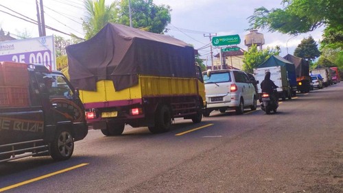 Kondisi antrean kendaraan menuju pintu masuk Pelabuhan Penyeberangan Gilimanuk