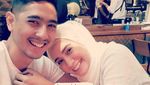 Kompak! Arya Saloka Punya Momen Ngopi dan Makan Pasta Seru Bareng Istri