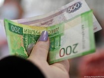 Rubel Anjlok, Rusia Naikkan Suku Bunga Jadi 12%