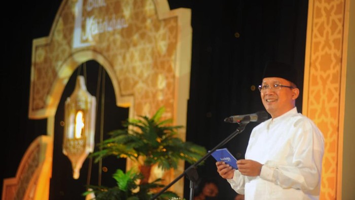 Berbagi Keberkahan di Bulan Ramadan Direktur Utama Bank BTN Haru Koesmahargyo memberikan santunan kepada Yayasan Alkhairiyah pada acara Doa Bersama dan Santunan Anak Yatim di Jakarta. Ada lima Yayasan anak yatim dan dhuafa yang diberikan bantuan oleh Bank BTN pada acara tersebut dengan total bantua senilai Rp300 juta. Pada kesempatan yag sama Direktur Utama Bank BTN Haru Koesmahargyo didampingi Direktur Human Capital, Compliance & Legal Bank BTN Eko Waluyo dan SEVP Human Capital Bank BTN Alex Sofyan Noor menerima Salinan Surat Keputusan Pembentukan Unit Pengumpul Zakat (UPZ) Badan Amil Zakat Nasional (Baznas) dari Wakil Ketua Baznas Mokhamad Mahdun.