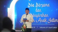 Direktur Utama Bank BTN Haru Koesmahargyo memberikan santunan kepada Yayasan Alkhairiyah dalam acara Doa Bersama dan Santunan Anak Yatim di Jakarta.
