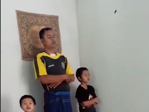 Viral Aksi Bocah yang Khawatir Adiknya Ganggu Salat, Bikin Warganet Gemas