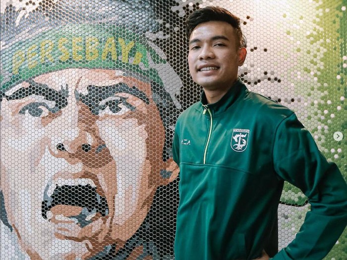 Brylian Aldama bergabung dengan Persebaya. Ia bukan wajah baru bagi publik sepak bola Surabaya.