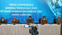 Bank hasil merger beberapa bank syariah ini mencetak laba Rp 987,68 miliar yang notabene naik 33,18% YoY.