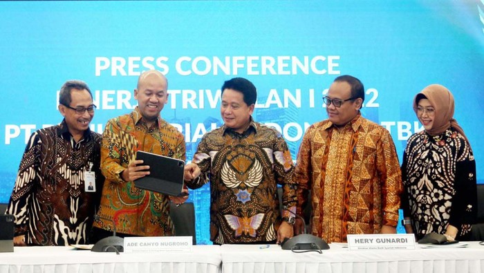 BSI Paparkan Kinerja Perusahaan PT Bank Syariah Indonesia Tbk (BSI) memaparkan kinerja perusahaan di Triwulan I 2022. Bank syariah ini mencetak laba Rp 987,68 miliar naik 33,18% YoY.