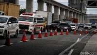 Polisi menerapkan kebijakan buka tutup di tol layang Jakarta-Cikampek atau Sheikh Mohammed bin Zayed, atau tol layang MBZ sejak Rabu (27/4) pagi.