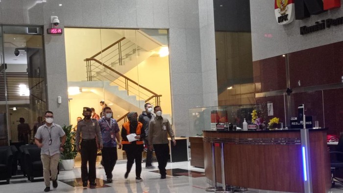Bupati Bogor Ade Yasin ditahan KPK Bupati Bogor Ade Yasin ditahan KPK