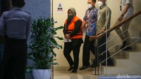 KPK sebelumnya mengungkap Ade Yasin kena OTT bersama beberapa pihak dari Badan Pemeriksa Keuangan (BPK) Perwakilan Jawa Barat. KPK menduga Ade Yasin melakukan tindak pidana korupsi dan penerimaan suap terkait pengurusan laporan keuangan Pemkab Bogor.