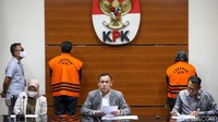 Sampai dengan saat ini KPK mengamankan 12 orang di antaranya Bupati Bogor, beberapa orang pejabat dan ASN Pemkab Bogor serta beberapa pihak dari BPK Perwakilan Jawa Barat.