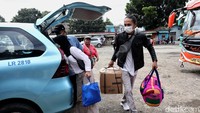 Menjelang lebaran, salah satu terminal bayangan yang ada di kawasan Jakarta Selatan itu ramai didatangi pemudik yang hendak pulang ke kampung halaman.