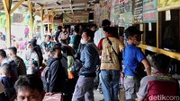 Diketahui, terminal bayangan tersebut melayani sejumlah bus dengan rute ke berbagai daerah di pulau Jawa.