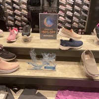 Berikut opsi-opsi sepatu Skechers yang diskon di tokonya di Grand Indonesia.Foto: Dok. Brand