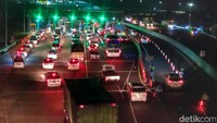 Sementara itu, Kapolresta Bandung Kombes Kusworo Wibowo mengatakan peningkatan volume kendaraan di Exit Tol Cileunyi mulai terlihat malam ini. Dengan itu, pihaknya melakukan koordinasi dengan Polres Garut.