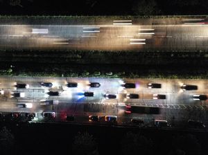 Polisi Berlakukan One Way Arah Jakarta di Tol Km 188-72 Malam Ini