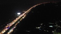 Foto udara sejumlah kendaraan melintas di ruas Jalan Tol Cikopo-Palimanan, Subang, Jawa Barat, Kamis (28/4/2022).