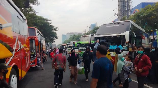 frontage ahmad yani ditutup dampak mudik gratis 2022 jatim