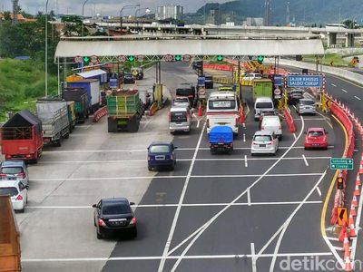 H-4 Lebaran, Exit Tol Cileunyi Bandung Terpantau Normal Fluktuatif