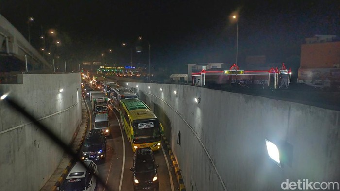 H-4 Lebaran, Pemudik Sesaki Exit Tol Cileunyi