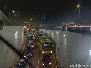 Mudik Lebaran, Kendaraan Sesaki Exit Tol Cileunyi Bandung