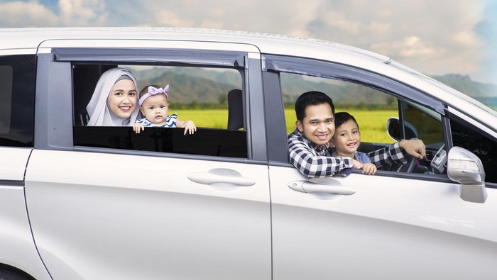 Little baby boy with her muslim mom inside car going for a trip