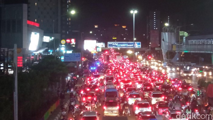 Jalan Ahmad Yani Bekasi macet