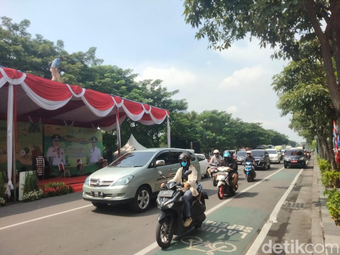 Jalan Frontage Ahmad Yani kembali dibuka