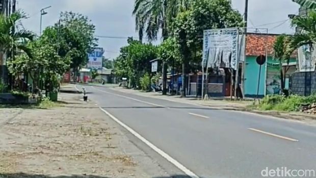 Jalan Raya Tulungagung-Blitar, Kecamatan Rejotangan
