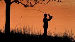 Seru Abis! Memancing Saat Senja Merona