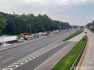 Imbas One Way, Tol Cipularang Arah Jakarta Macet Sejak Dini Hari